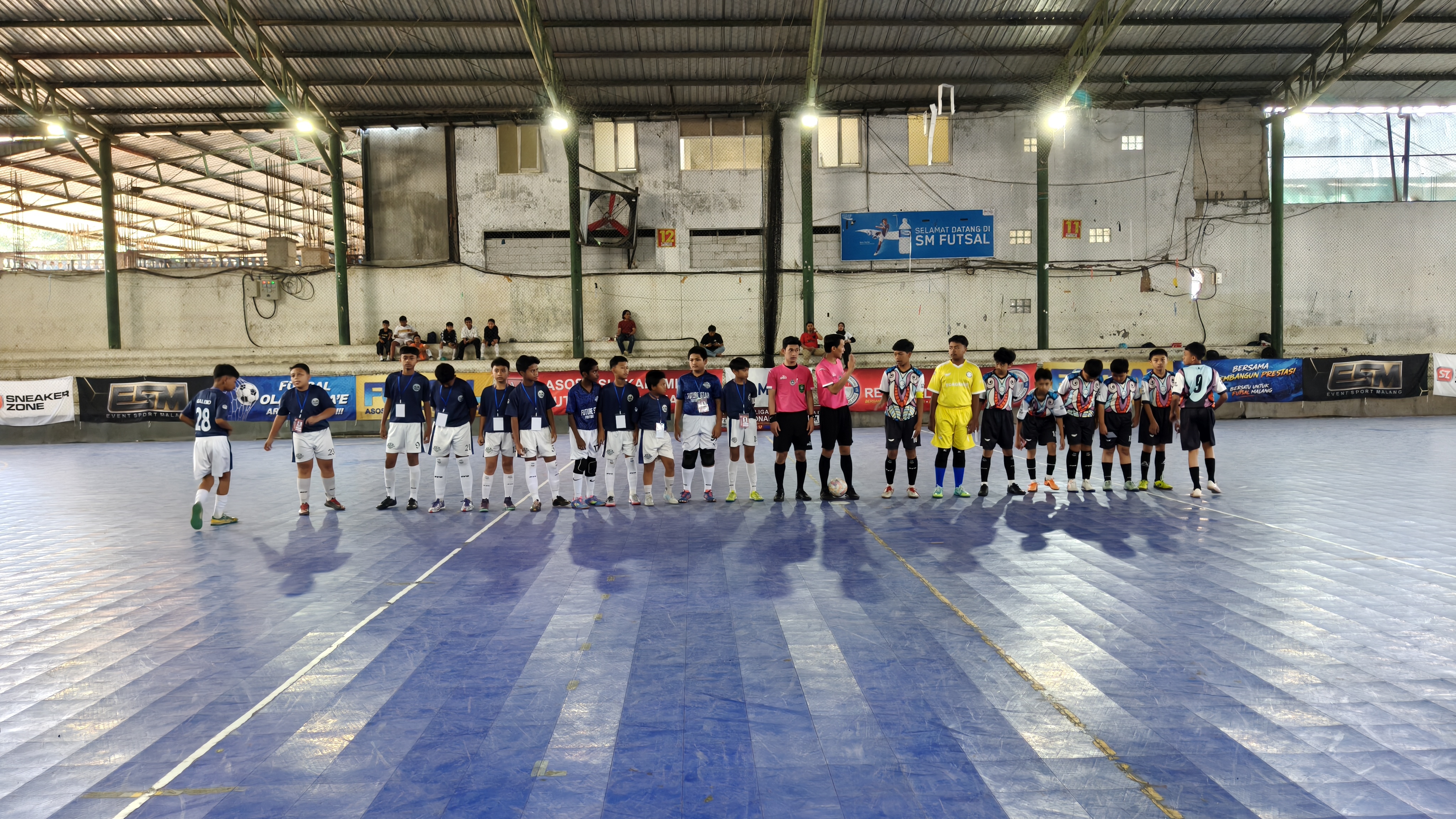 Future Star Malang — Bina Bintang Masa Depan Laga indoor SM Futsal — intensitas Liga Futsal Malang