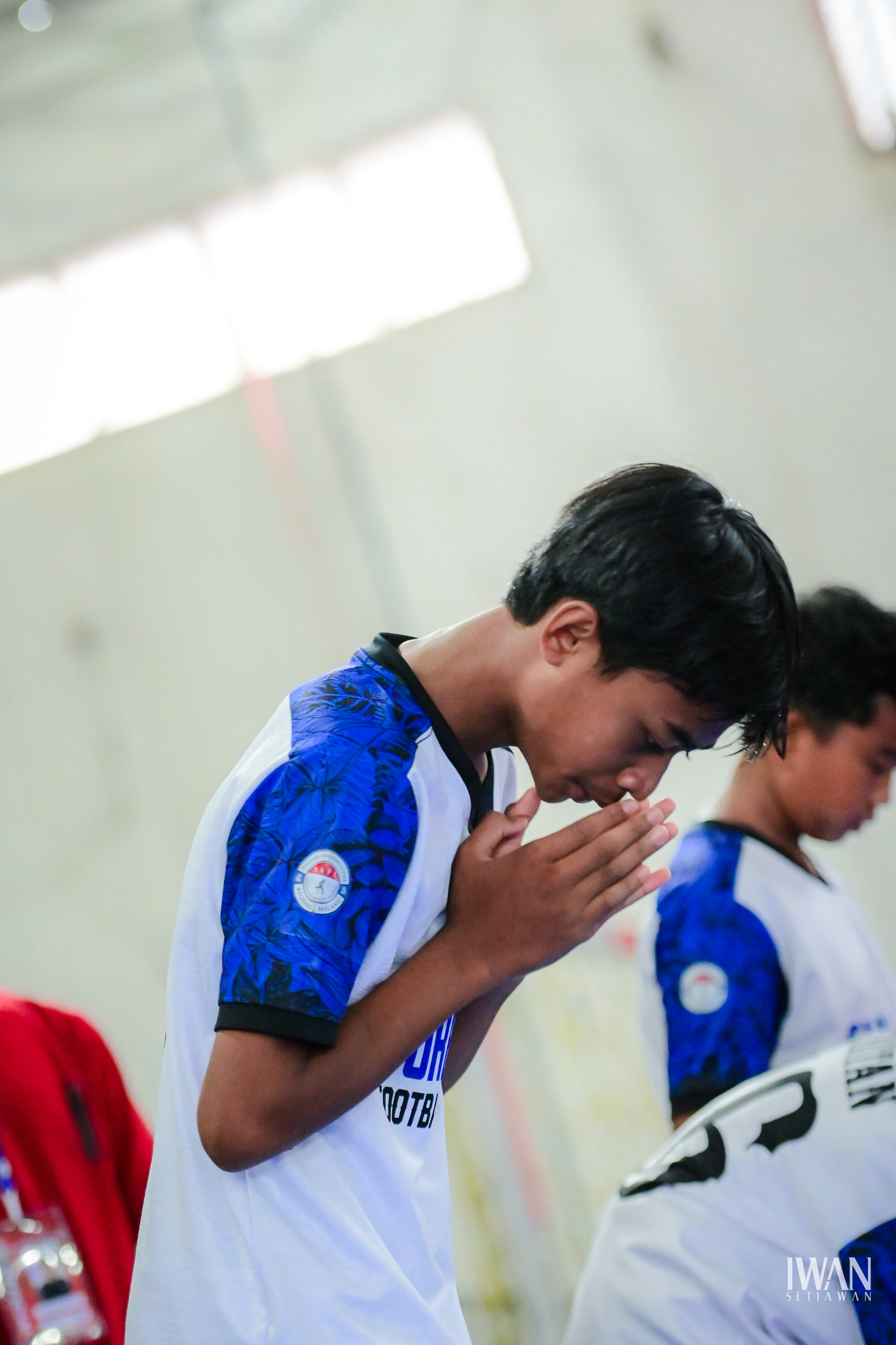 Salaman sportivitas usai laga — fair play Future Star Malang
