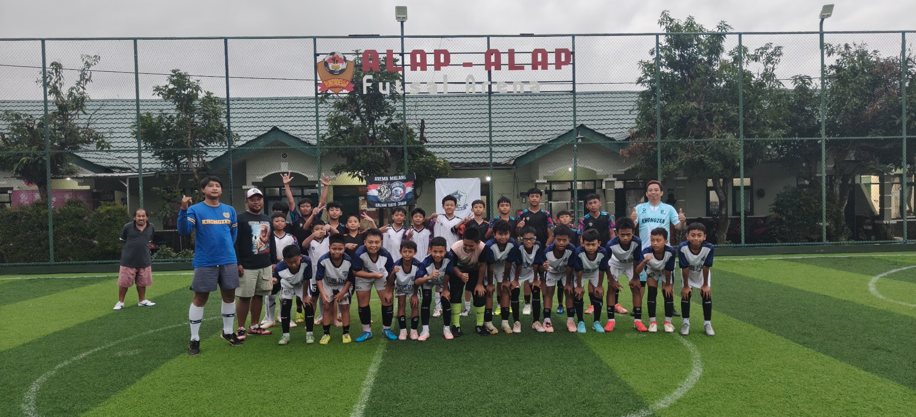 Future Star Malang — Bina Bintang Masa Depan Aksi kiper Future Star — penyelamatan di depan gawang SM Futsal